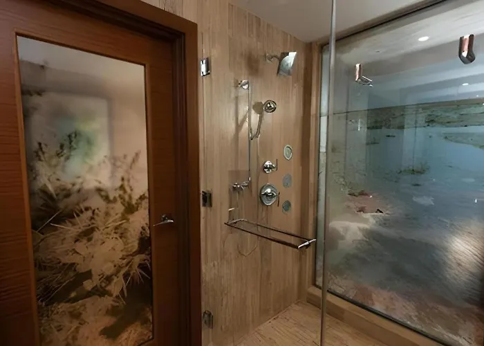 Vee Quiva & Casino Hotel 4*